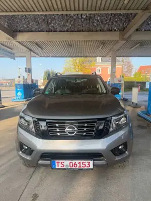 Nissan Navara NP300 N-Guard Double Cab 4x4