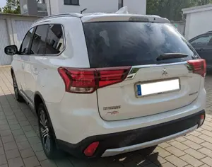 Mitsubishi Outlander Outlander Diesel 2.2 DI-D 4WD Aut. Edition Bild 2
