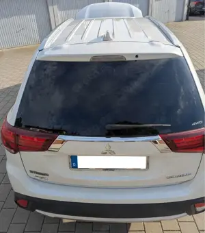 Mitsubishi Outlander Outlander Diesel 2.2 DI-D 4WD Aut. Edition Bild 3