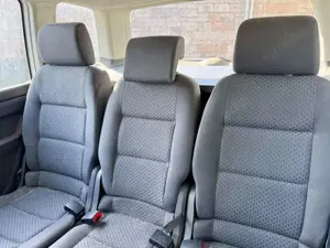 Volkswagen Touran 1.6 KLIMAAUTOMATIK / Alu-Räder Bild 4