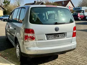 Volkswagen Touran 1.6 KLIMAAUTOMATIK / Alu-Räder Bild 3