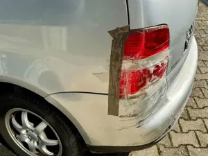 Volkswagen Touran 1.6 KLIMAAUTOMATIK / Alu-Räder Bild 5