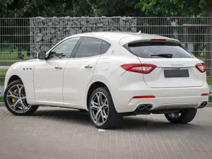 Maserati Levante Levante S GRANLUSSO Q4 Benzin 3.0 V6 316kW Bild 4
