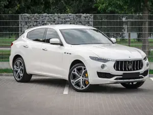 Maserati Levante Levante S GRANLUSSO Q4 Benzin 3.0 V6 316kW Bild 2