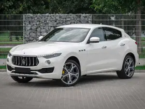 Maserati Levante Levante S GRANLUSSO Q4 Benzin 3.0 V6 316kW