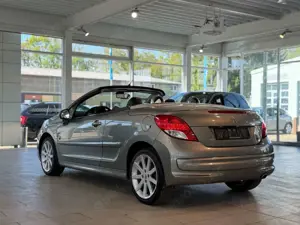 Peugeot 207 CC Cabrio-Coupe Roland Garros*LEDER*PDC*USB* Bild 4