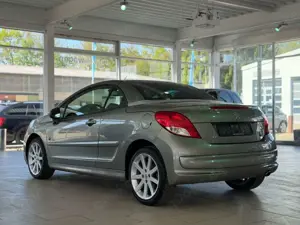 Peugeot 207 CC Cabrio-Coupe Roland Garros*LEDER*PDC*USB* Bild 5