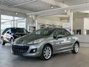 Peugeot 207 CC Cabrio-Coupe Roland Garros*LEDER*PDC*USB* Bild 2
