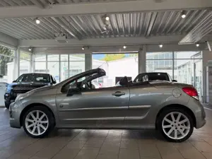 Peugeot 207 CC Cabrio-Coupe Roland Garros*LEDER*PDC*USB* Bild 3