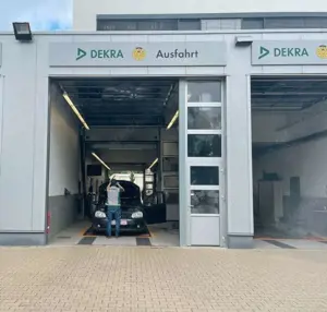 Dacia Duster I Black Shadow 4x2 / TÜV UND AU NEU Bild 3