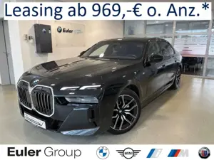 BMW 740 d xDrive M Sport PanoSky StHzg IconGl Aktivlenkung