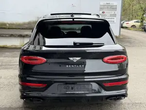 Bentley Bentayga V8 Azure Black Mulliner Carbon Pano HuD Bild 5