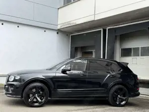 Bentley Bentayga V8 Azure Black Mulliner Carbon Pano HuD Bild 3