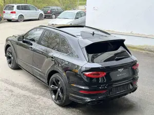 Bentley Bentayga V8 Azure Black Mulliner Carbon Pano HuD Bild 4