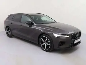 Volvo V60 T8 AWD Recharge Plug-In Hybrid Ultra Dark Bild 3