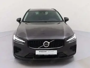 Volvo V60 T8 AWD Recharge Plug-In Hybrid Ultra Dark Bild 2