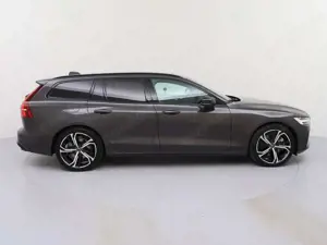 Volvo V60 T8 AWD Recharge Plug-In Hybrid Ultra Dark Bild 4