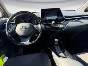 Toyota C-HR 1.8-l-VVTi Hybrid Team Deutschland Tempom.a Bild 5