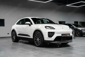 Porsche Macan 4 Beifahrerdisplay-Pano-Kamera
