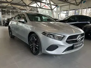 Mercedes-Benz A 200 Avandced Kamera Distronic VolldigiDisplay Bild 4