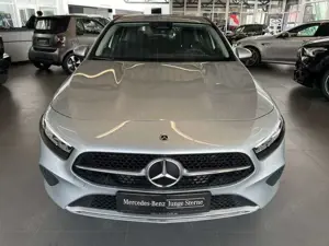 Mercedes-Benz A 200 Avandced Kamera Distronic VolldigiDisplay Bild 3