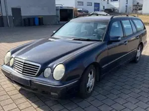Mercedes-Benz E 240 E 240 T Avantgarde