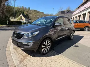 Kia Sportage 4WD  Automatik,Navi,R.Kame.Pano,19 zoll