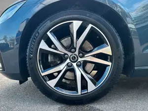 Volvo V60 B4 Mild Hybrid Plus Dark ACC BLIS HUD SD Bild 2