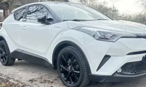 Toyota C-HR Hybrid Style Selection