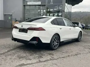 BMW i5 eDrive40 Limousine M Sportpaket Bild 4