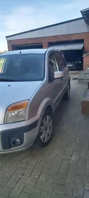 Ford Fusion Bild 2
