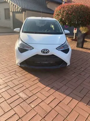 Toyota Others Aygo 1,0-l-VVT-i x-play Bild 3