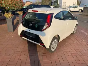 Toyota Others Aygo 1,0-l-VVT-i x-play Bild 4