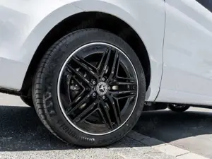 Mercedes-Benz V 300 d 4MATIC AVANTGARDE Lang AMG Distronic Bild 5