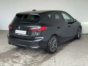 BMW 220 i Active Tourer M Sport Navi.LED.360°.AHK.HuD Bild 5