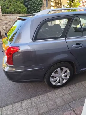 Toyota Avensis Bild 5