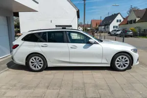 BMW 318 318d Touring Aut. Advantage Bild 3