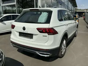 Volkswagen Tiguan Elegance 4Motion Leder R.Cam LED ACC AHK Bild 2