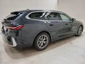 BMW 520 d Touring 520 xDrive ACC AHK H/K LED HUD 360° Bild 4