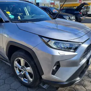 Toyota RAV 4 2.5 4x2 Hybrid Team Deutschland Bild 3