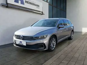 Volkswagen Passat GTE Variant 1.4 TSI R-Line*PANO*AHK*NAVI*
