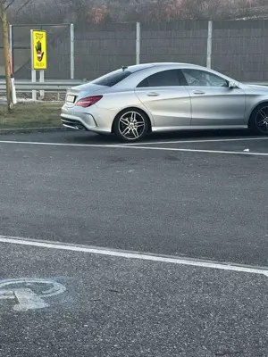 Mercedes-Benz A 200 7G-DCT AMG Line
