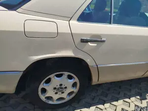 Mercedes-Benz 200 Oldtimer W124 D. Mercedes Benz