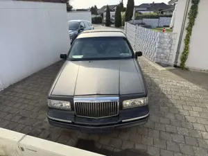Lincoln Town Car Signiture