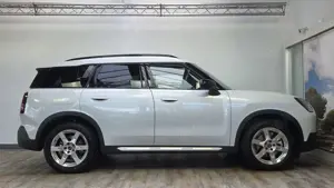 MINI Cooper Favoured PaketM JCW Pano AHK Bild 4