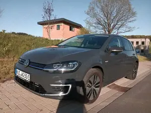 Volkswagen e-Golf Garagenfahrzeug mit schonender Ladung