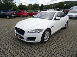 Jaguar XF Pure AUTOMATIK+1.Hand+Navi+Standhzg+Cam+SHZ+Klima