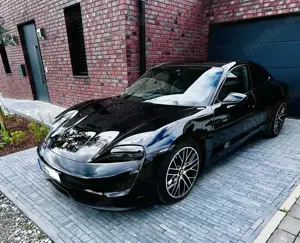 Porsche Taycan Bose PSCB PASM HUD Porsche Approved