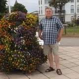 Mann mit gemütlicher Wohnung abzugeben