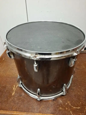 Standtom mit Meshfell, ohne Beine